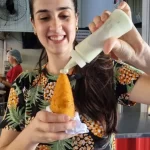 Moradora de Marialva viraliza na internet comendo salgados crocantes